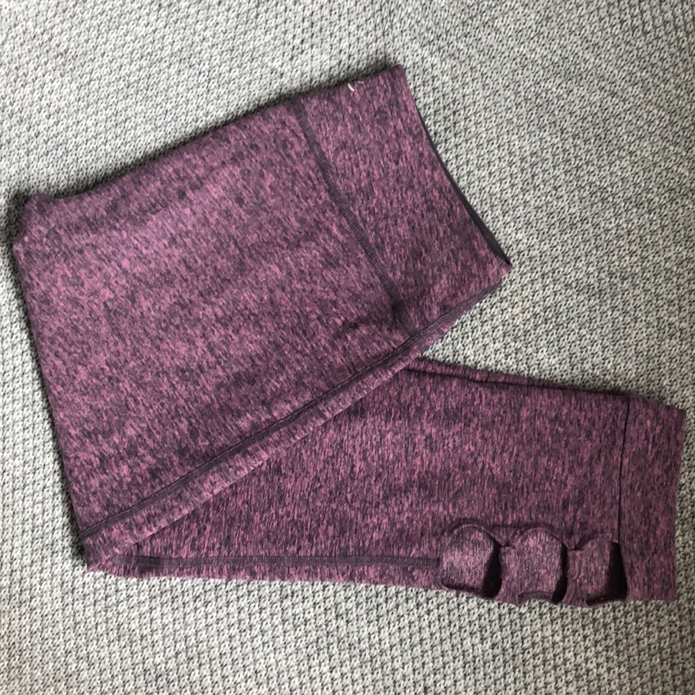Beyond Yoga Space Dye Circle Cut-Out Capri Legging